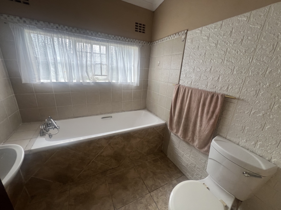 5 Bedroom Property for Sale in Cambridge West Eastern Cape